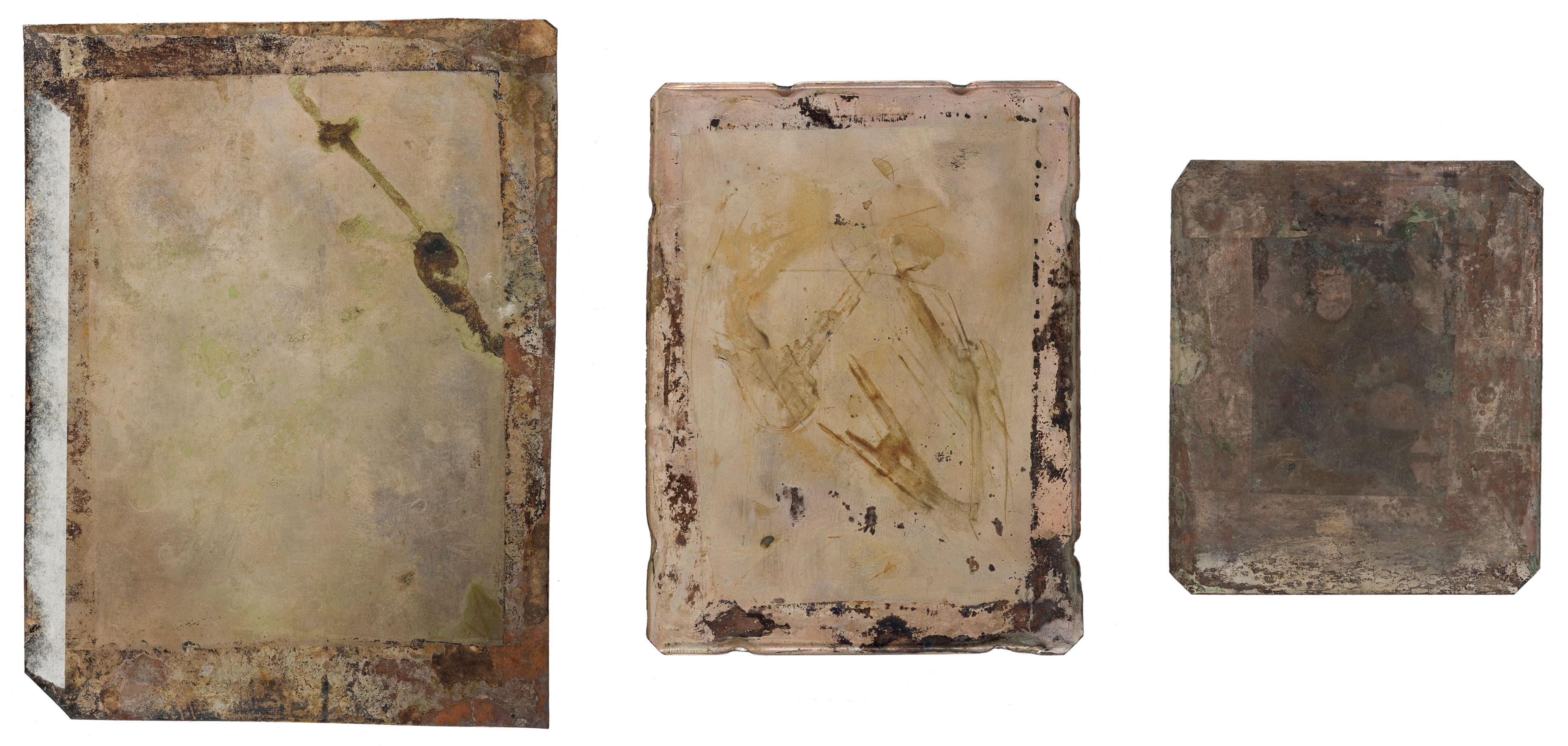 Galvanizing or resilvering, as practiced primarily by American photographers, results in some silver deposits on the back of the plate visible as sliver swirls. It is not recommended to uncase a daguerreotype.